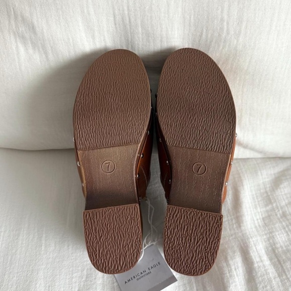American Eagle Tan Platform Clogs - Picture 5 of 5